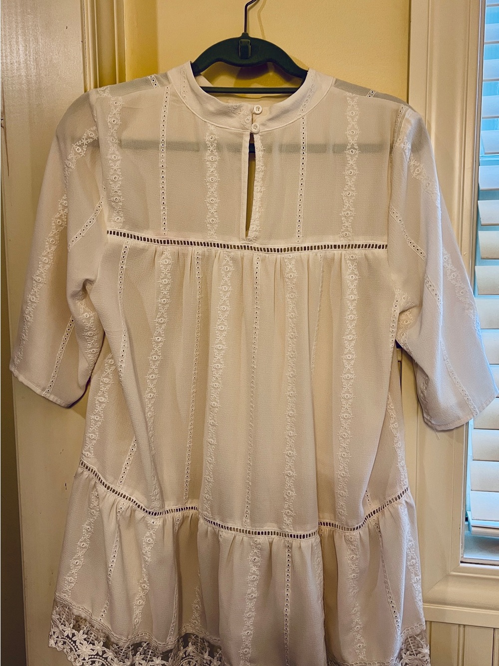 Women's LEITH White Lace-Trim Peplum Top - Picture 2 of 4